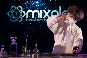 Molekulární barmanská show