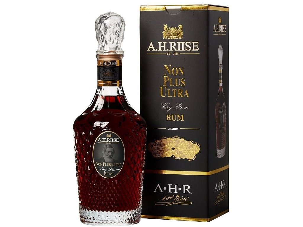 A. H. Riise Non Plus Ultra Rum 42 % 0,7 l